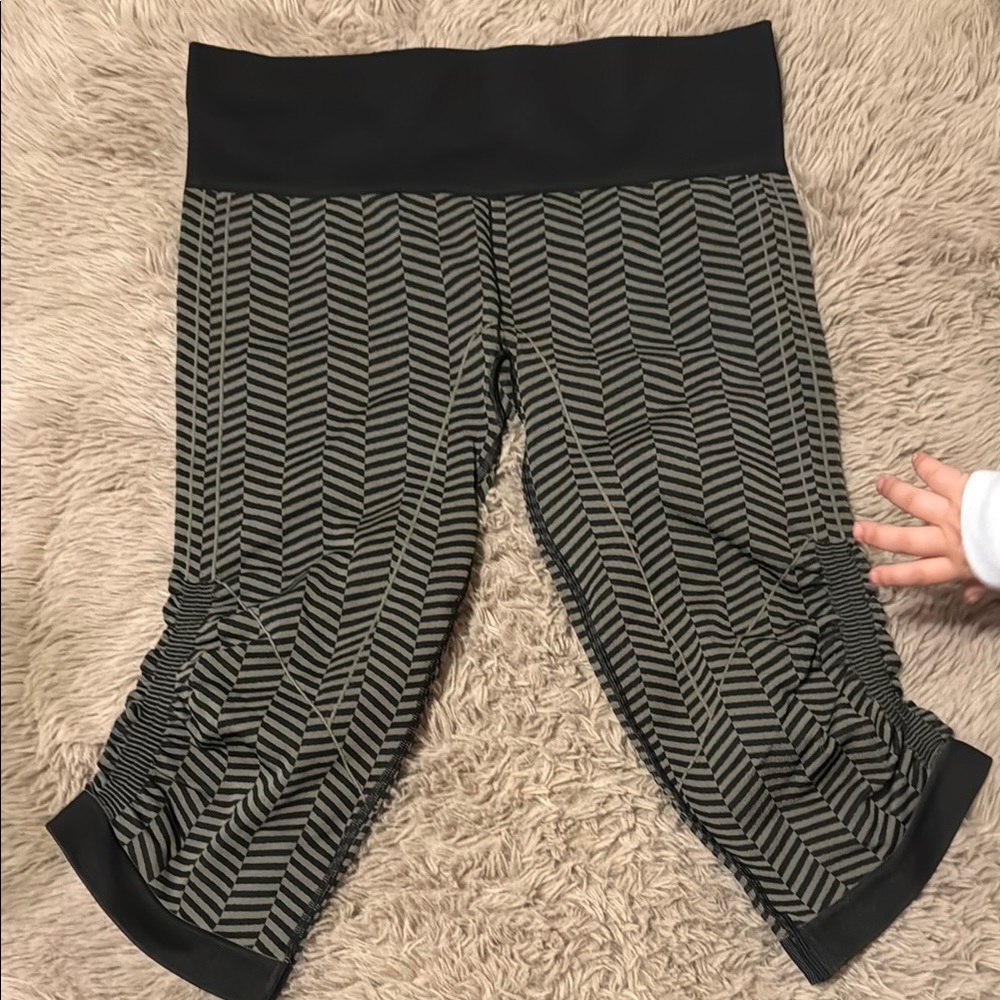 lululemon athletica Black and Olive Chevron Ruched Capris